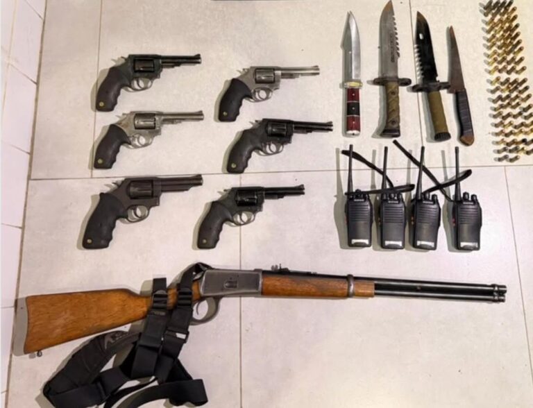 Polícia Militar apreende armas, conduz 11 homens e cumpre mandado de prisão em Formosa do Rio Preto