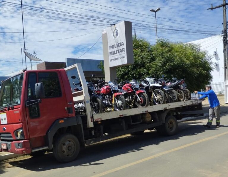 Polícia Militar apreende motos com escapamento irregular durante operação no Oeste da Bahia