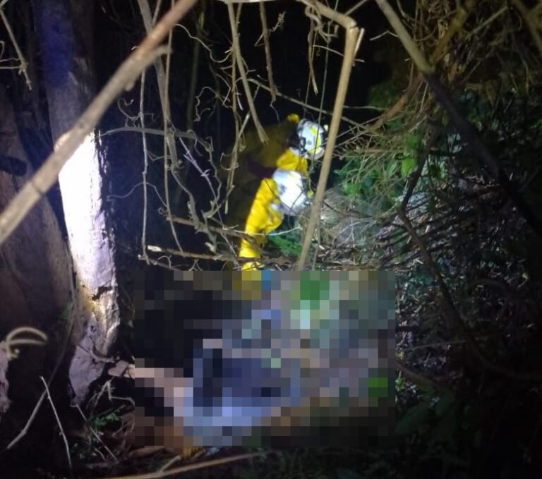 Corpo é resgatado pelos bombeiros em área de difícil acesso em Riachão das Neves, Oeste da Bahia