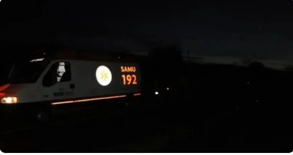 Motocicleta após colisão com animal solto na rodovia BA-160, no oeste da Bahia