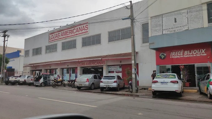 Fachada de loja da Americanas com destaque para oportunidade de vaga de gerente no oeste da Bahia