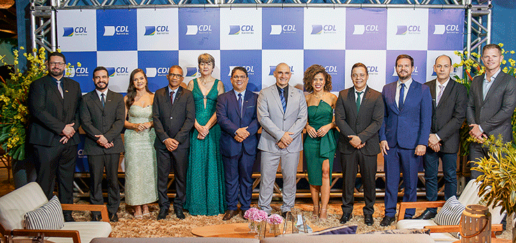 Solenidade de posse da nova diretoria da CDL Barreiras com autoridades, empresários e representantes de entidades no Oeste da Bahia