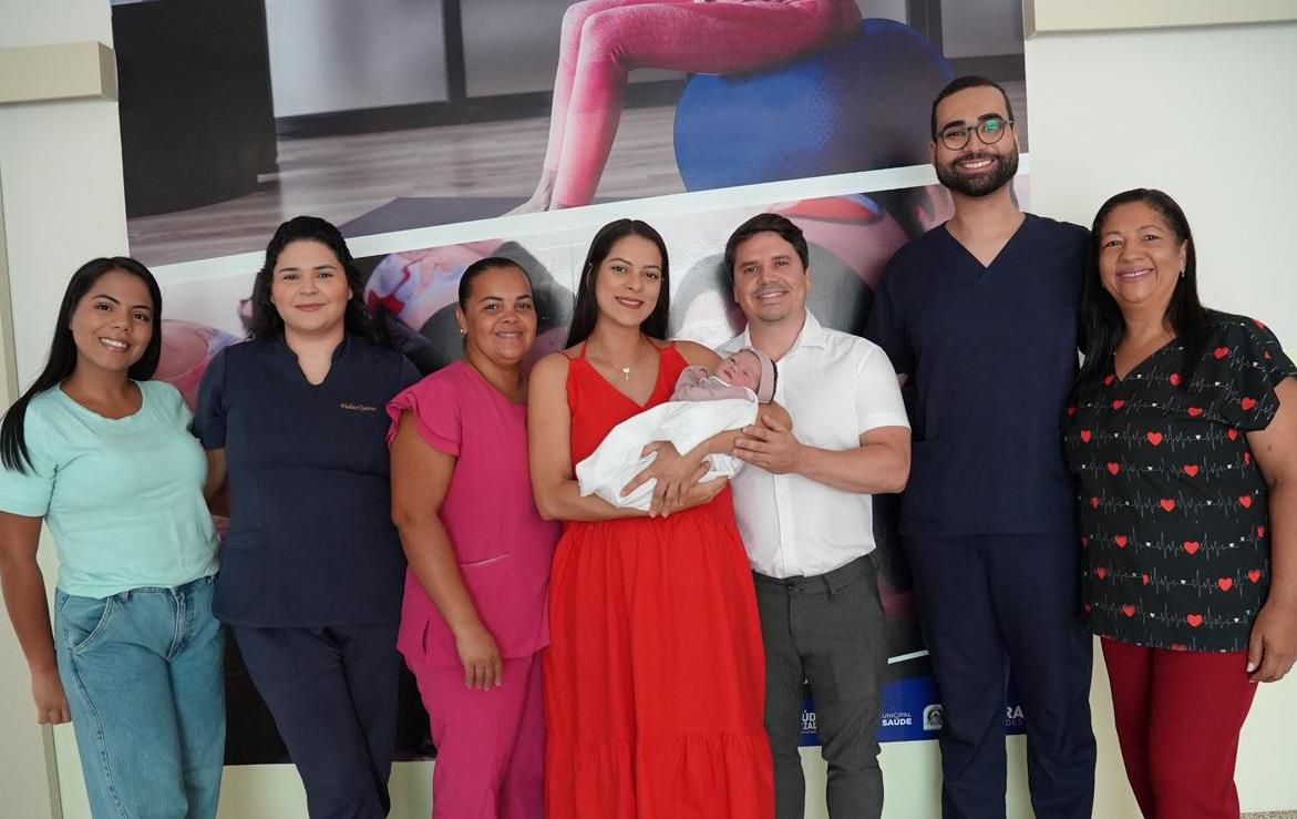 Equipe do Centro de Parto Normal de Barreiras celebra o nascimento de número 600 em ambiente humanizado