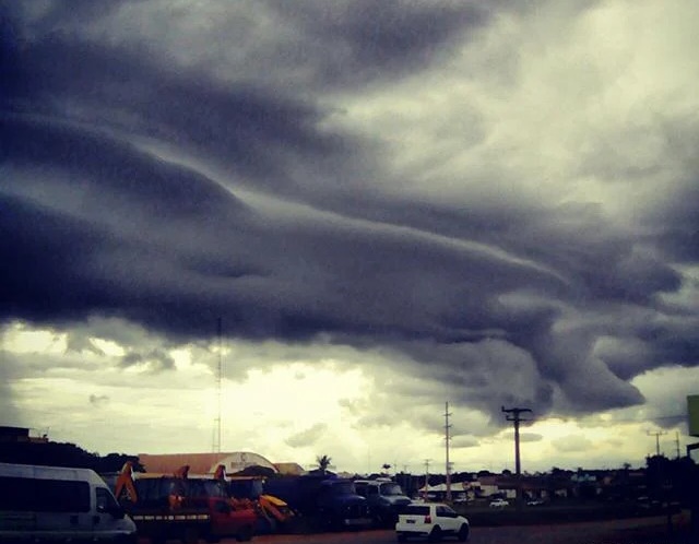 Nuvens carregadas e chuva intensa no oeste da Bahia durante o mês de janeiro