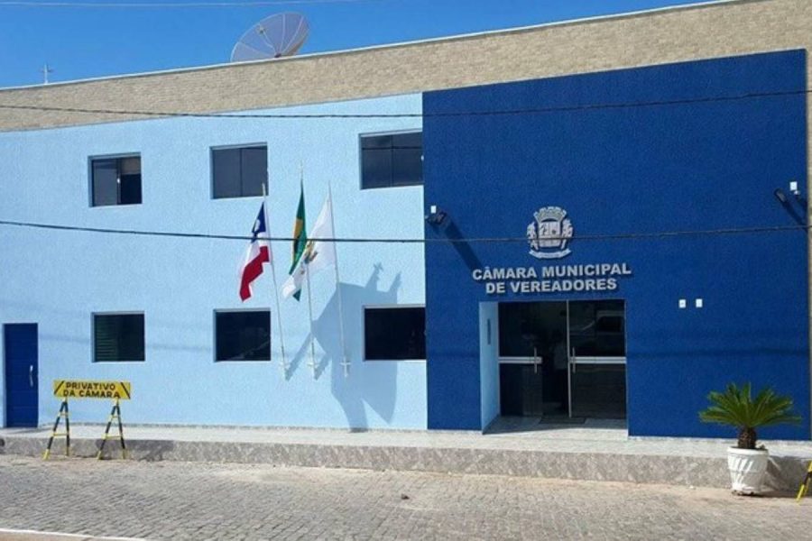 Fachada da Câmara de Vereadores de Correntina, no oeste da Bahia, alvo de recomendação do MPBA para redução de cargos comissionados.