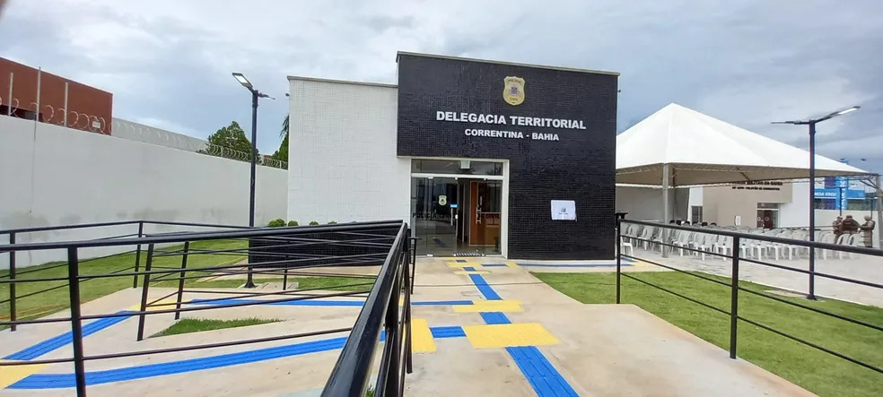 Viatura da Polícia Civil da Bahia durante diligências para localizar adolescente desaparecido em Correntina, no oeste da Bahia.