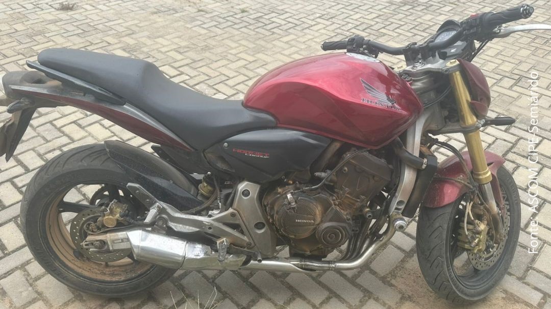 Motocicleta recuperada pela Polícia Militar durante ação da CIPE-Semiárido em Buritirama