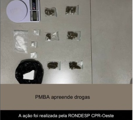Materiais apreendidos pela Rondesp CPROeste em Barreiras, incluindo cocaína, maconha e balança de precisão