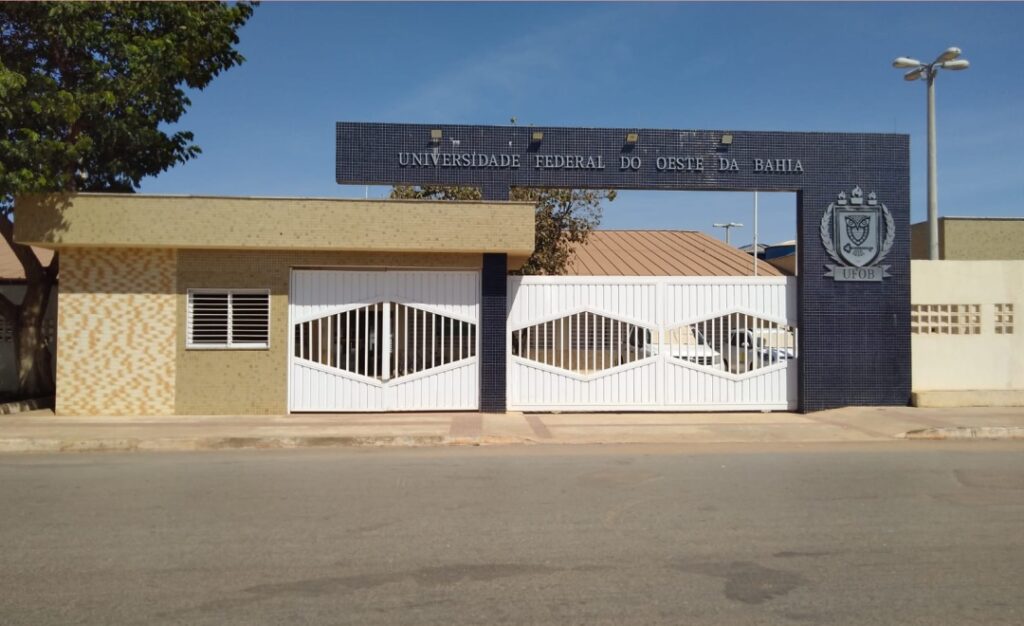 Fachada da Universidade Federal do Oeste da Bahia, que abriu vagas para professor substituto