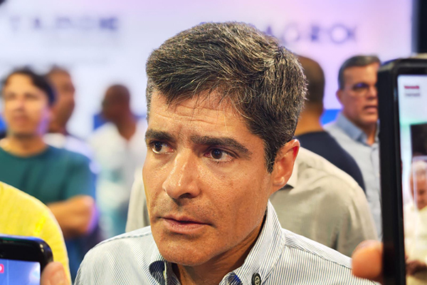 ACM Neto durante entrevista comentando possível adesão do senador Angelo Coronel à chapa da oposição na Bahia