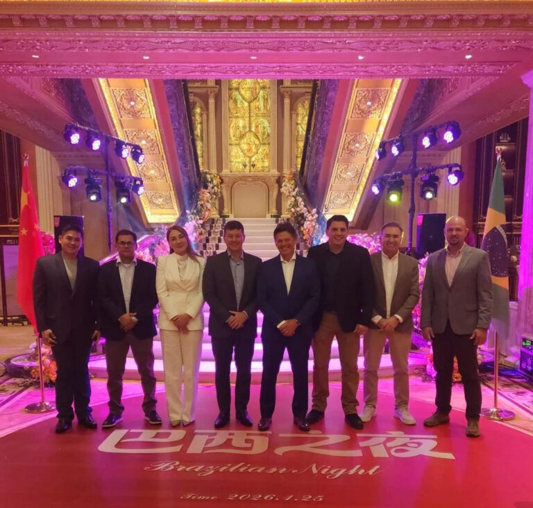 Comitiva da Aiba em reunião durante missão institucional na China para ampliar parcerias comerciais do agronegócio baiano.