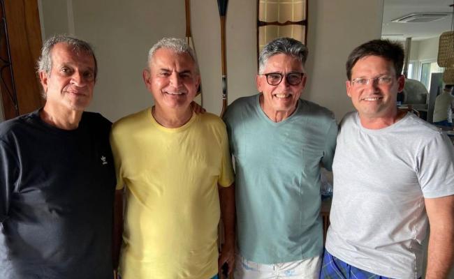 Senador Angelo Coronel durante reunião política com lideranças partidárias em Brasília.