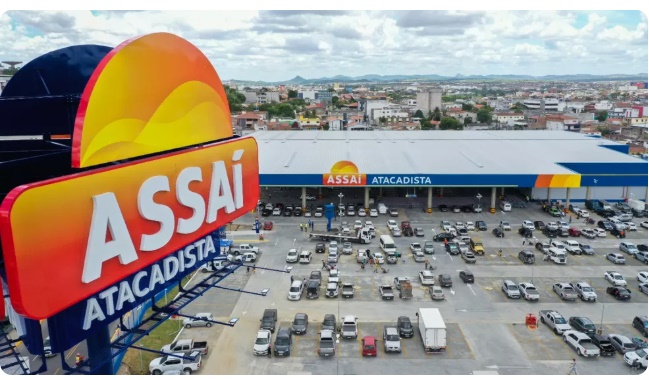 Fachada do Assaí Atacadista com destaque para vagas de emprego abertas em Barreiras no Oeste da Bahia
