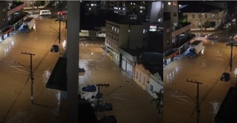 Ruas alagadas e carros submersos após fortes chuvas em Juiz de Fora, Minas Gerais.