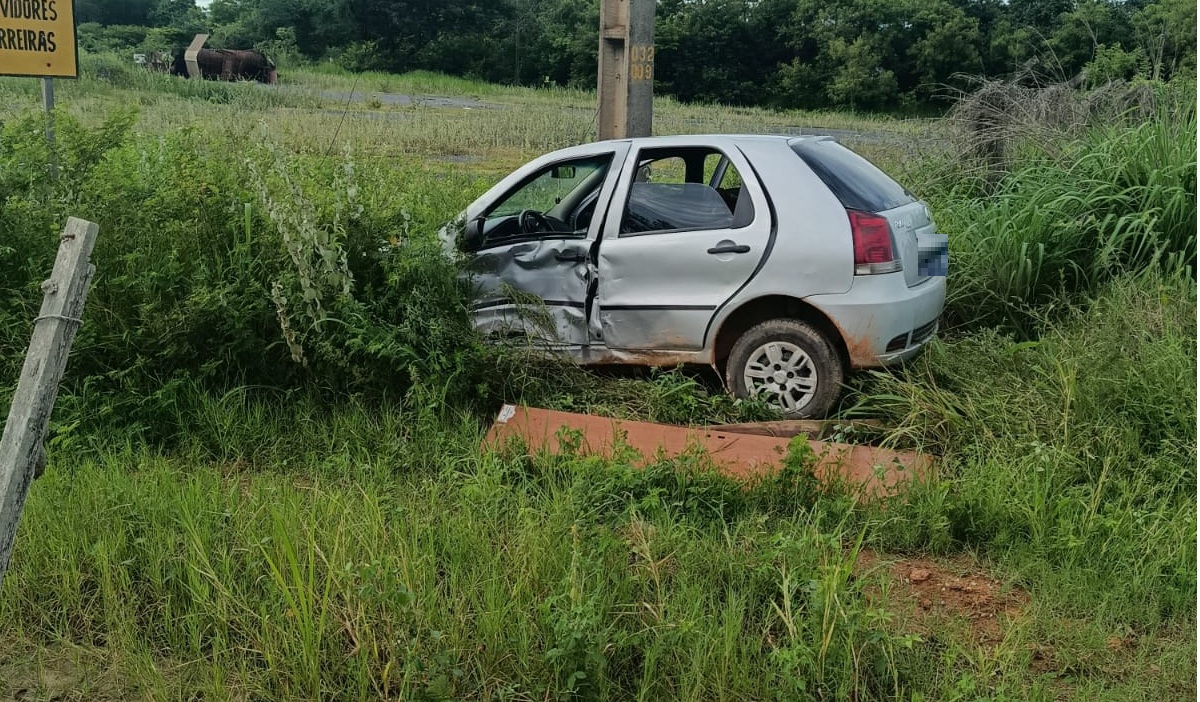 Colisão entre dois carros de passeio na BR-135, em Barreiras, no oeste da Bahia