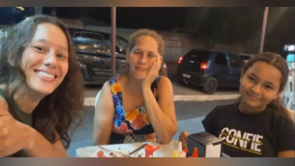 Izabel Paraguaio, estudante de Ecologia da UFG, natural de Correntina, durante rotina universitária em Goiânia.