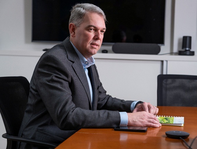 Unidade industrial da Galvani na Bahia com estrutura de produção de fertilizantes e área operacional ao fundo.