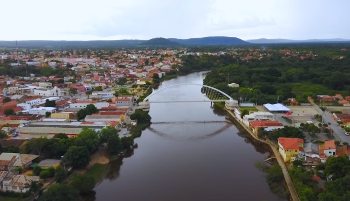Viatura da Polícia Militar durante atendimento de ocorrência de homicídio em São Félix do Coribe, no oeste da Bahia