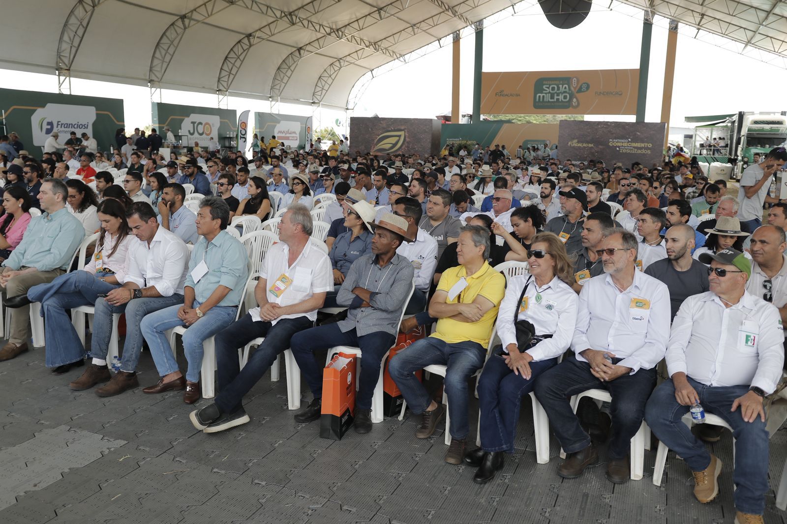 Produtores rurais participam da Passarela da Soja 2026 no campo experimental da Fundação Bahia, no Oeste da Bahia.