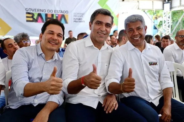 Prefeito de Barreiras, Otoniel Teixeira, durante pronunciamento sobre rumores políticos no Oeste da Bahia