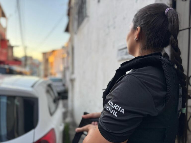 Polícia Civil da Bahia durante cumprimento de mandado de prisão em Bom Jesus da Lapa.