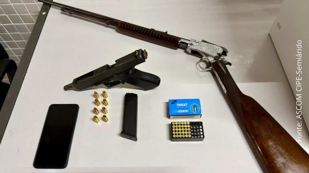 Armas de fogo e munições apreendidas pela CIPE/Semiárido durante ação policial no povoado de Velame, em Ibipeba, na região de Irecê.