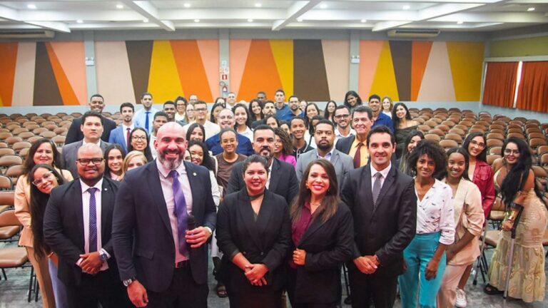 Integrantes da Comissão de Juizados Especiais da OAB-BA durante agenda institucional em municípios do interior da Bahia para discutir melhorias no funcionamento dos Juizados.