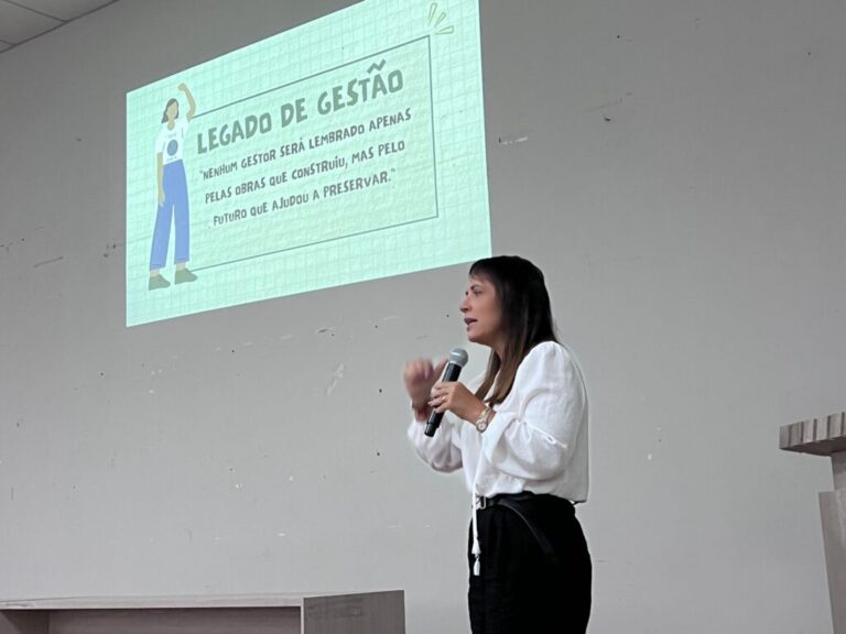 Advogada Ana Célia Aragão, da OAB Piauí, participa de evento sobre educação ambiental realizado na Uneb em Barreiras, no oeste da Bahia.