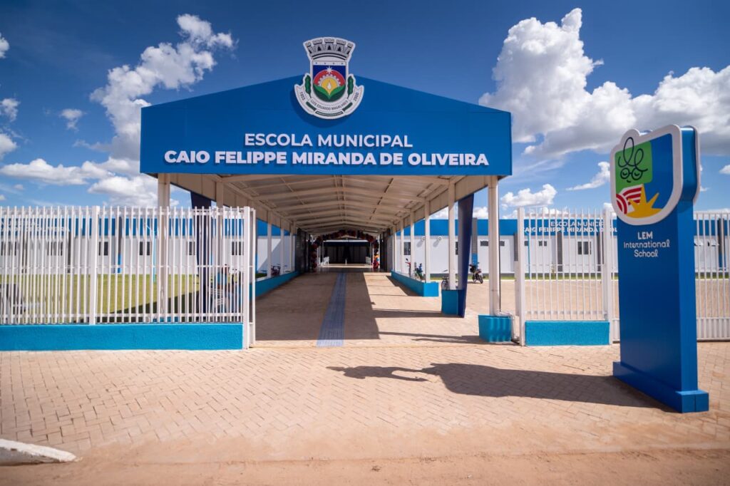 Nova Escola Municipal Caio Felippe Miranda de Oliveira inaugurada em Luís Eduardo Magalhães com estrutura moderna para ensino bilíngue em tempo integral.