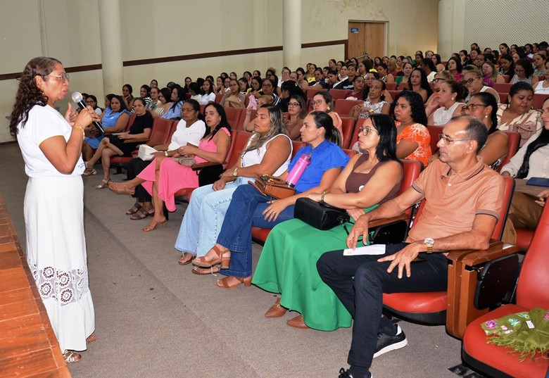 Professores e cuidadores participam de formação sobre estimulação na primeira infância em creches de Barreiras