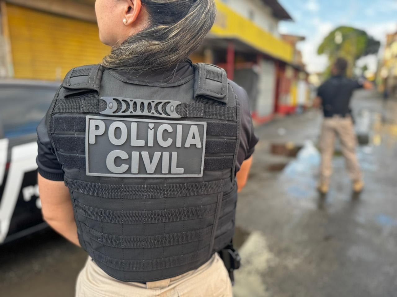 Viatura da Polícia Civil da Bahia durante operação que resultou na prisão de suspeito de sequestro e estupro em Santa Maria da Vitória.