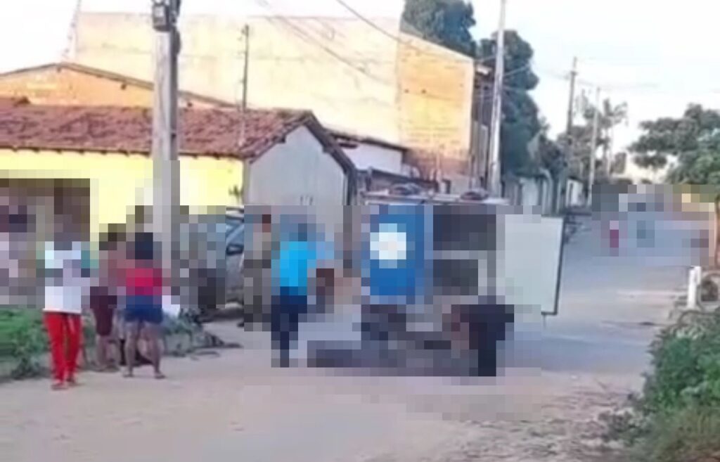 Viatura da polícia em local de homicídio registrado no bairro Santa Luzia em Barreiras, oeste da Bahia.