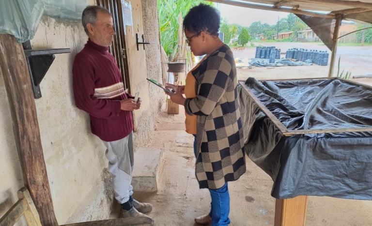 Equipes do Incra atendem famílias em assentamento rural durante ação de regularização fundiária no Oeste da Bahia.