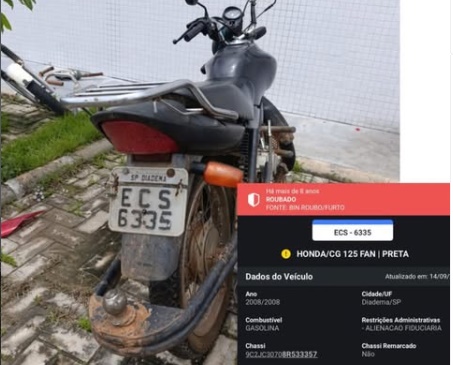 Motocicleta com restrição por furto apreendida pela Polícia Militar no distrito de Aroeiras, em Mansidão, no oeste da Bahia.