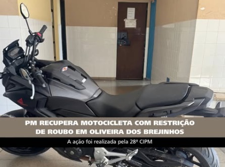 Motocicleta com sinais de adulteração recuperada pela Polícia Militar no povoado Bom Sossego, em Oliveira dos Brejinhos