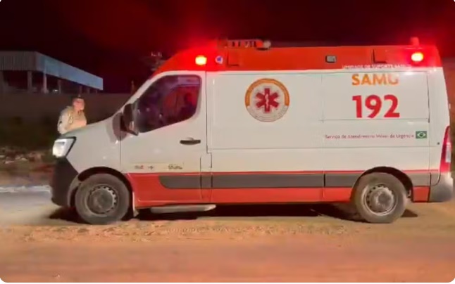 Ambulância do Samu em rua de Luís Eduardo Magalhães durante atendimento a ocorrência de tentativa de estupro