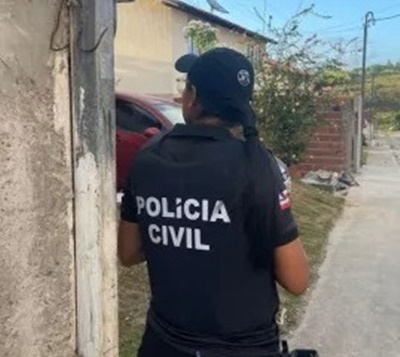 Polícia Civil durante operação que resultou na prisão de suspeitos de estupro de vulnerável e cárcere privado no oeste da Bahia