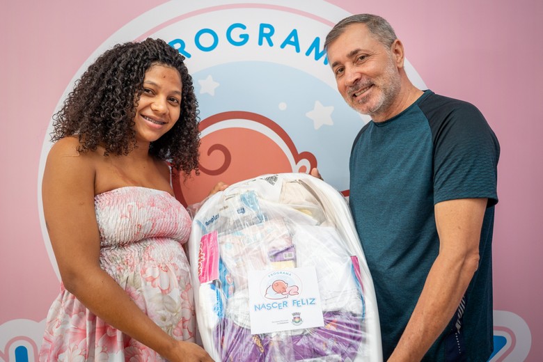 Gestantes recebem kits de enxoval do bebê durante ação do Programa Nascer Feliz realizada pela Prefeitura de Luís Eduardo Magalhães em unidades do CRAS.