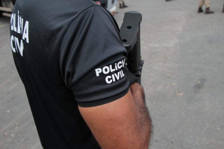Polícia Civil durante operação que resultou na prisão de suspeito de homicídio em Bom Jesus da Lapa