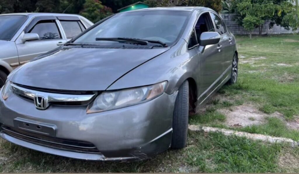 Veículo sem placa dianteira apreendido pela CIPE/Cerrado em Luís Eduardo Magalhães durante operação policial