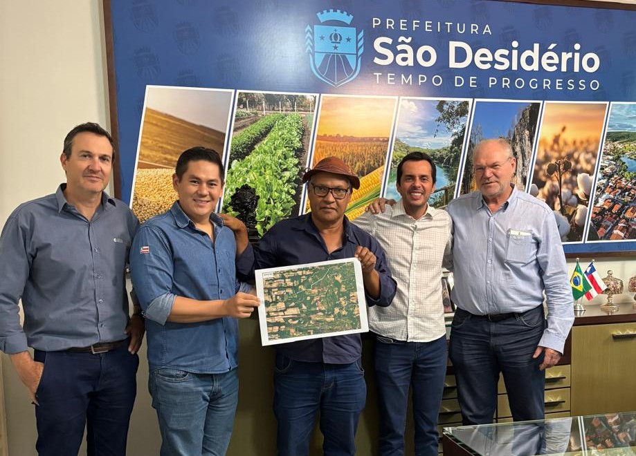 Representantes da Aiba e da Prefeitura de São Desidério reunidos para discutir melhorias em infraestrutura e desenvolvimento do agronegócio no Oeste da Bahia