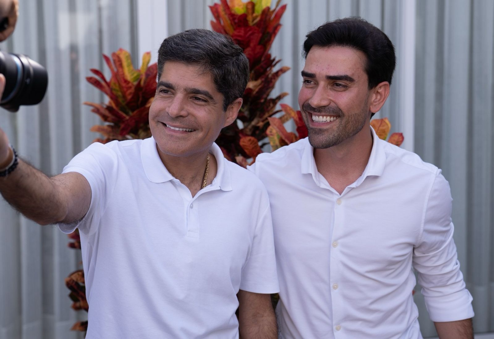 ACM Neto ao lado de Junior Marabá e lideranças políticas durante encontro em Luís Eduardo Magalhães