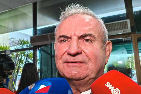 Senador Angelo Coronel durante entrevista falando sobre apoio a Flávio Bolsonaro nas eleições presidenciais