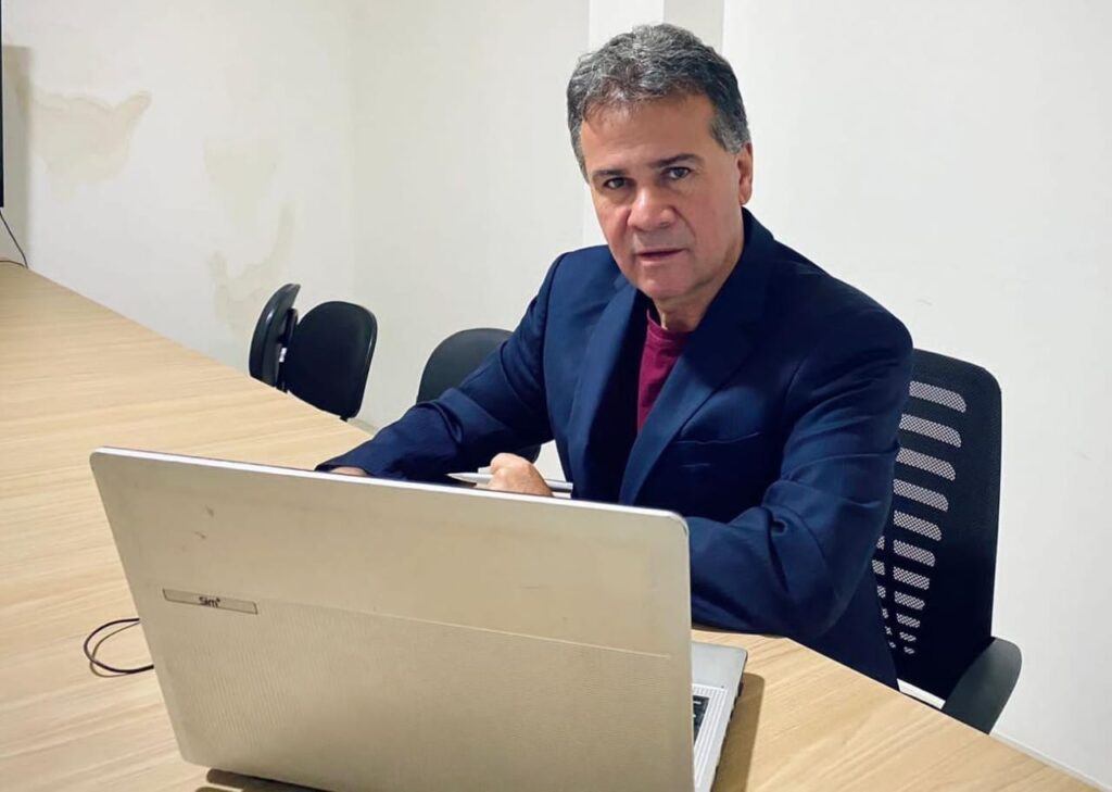 Ex-prefeito de Ipupiara, Ascir Leite, comemora aprovação de contas pelo TCM-BA após decisão em sessão