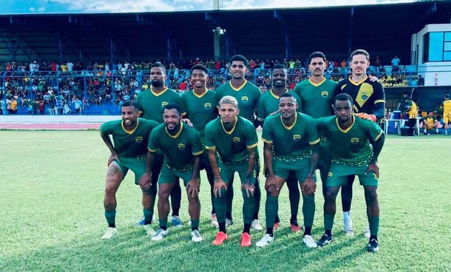 Jogadores do Barreiras FC em campo durante vitória sobre Santa Rita em amistoso no Estádio Geraldão