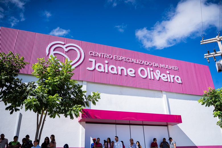 Fachada do Centro de Especialidades da Mulher CEM Jaiane Oliveira em Luís Eduardo Magalhães, inaugurado com estrutura moderna para atendimento feminino