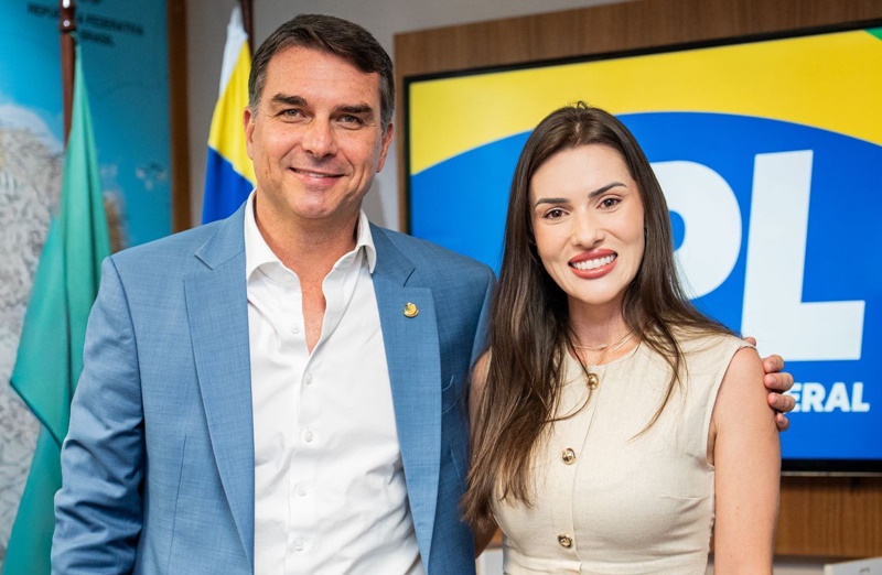 Cinthya Marabá ao lado de lideranças do PL durante reunião em Brasília que confirmou sua pré-candidatura a deputada estadual