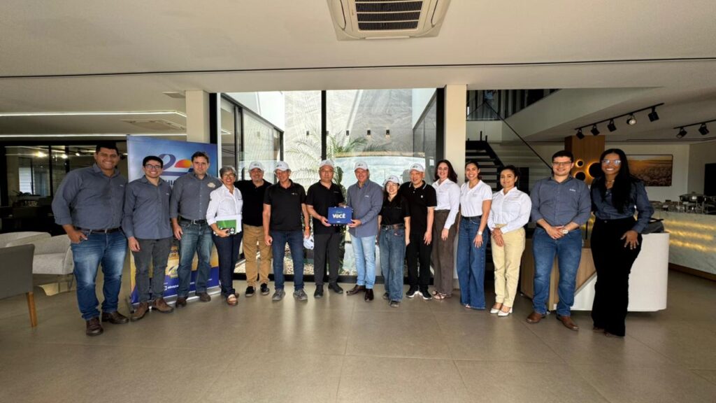 Delegação chinesa durante visita à sede da Aiba em Luís Eduardo Magalhães, conhecendo o potencial do agronegócio no Cerrado baiano