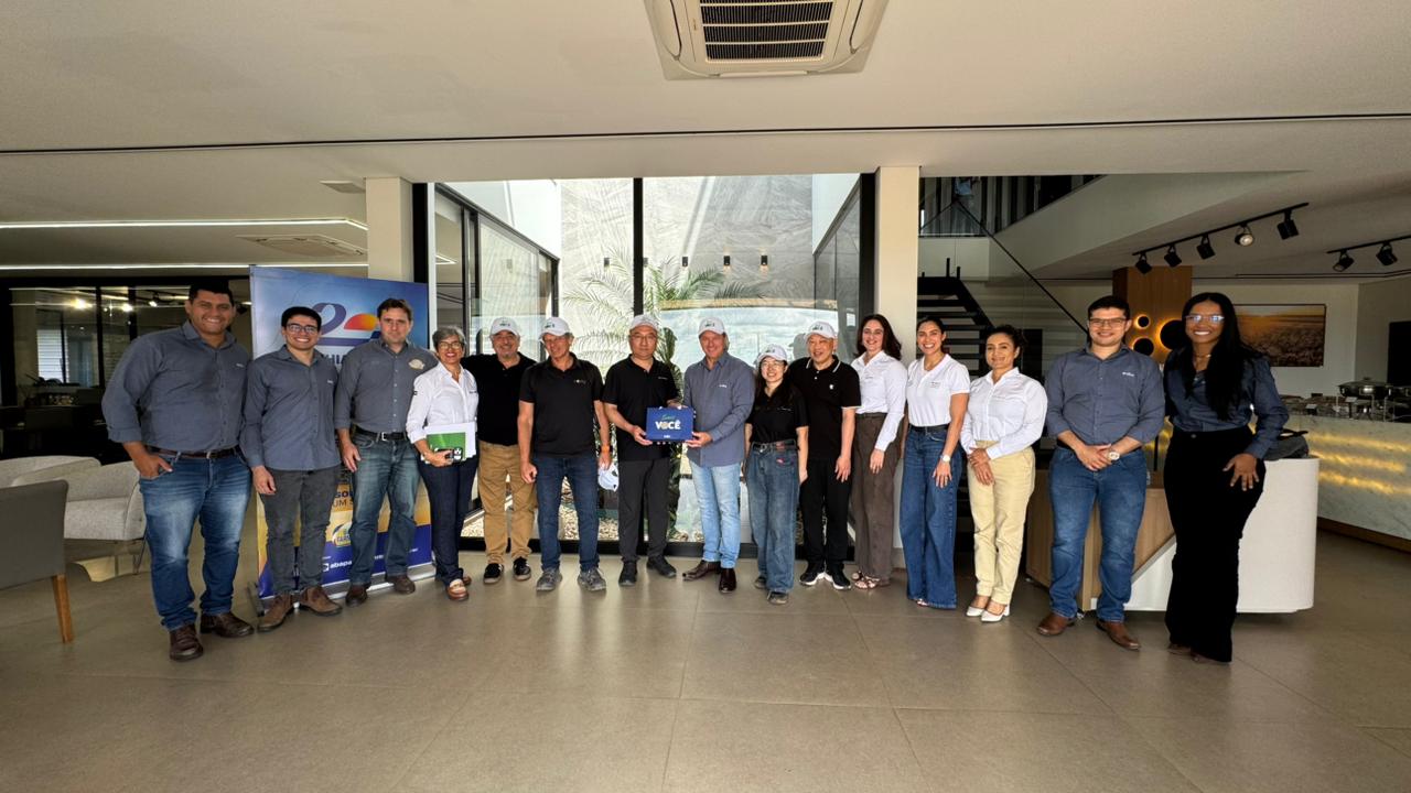 Delegação chinesa durante visita à sede da Aiba em Luís Eduardo Magalhães, conhecendo o potencial do agronegócio no Cerrado baiano