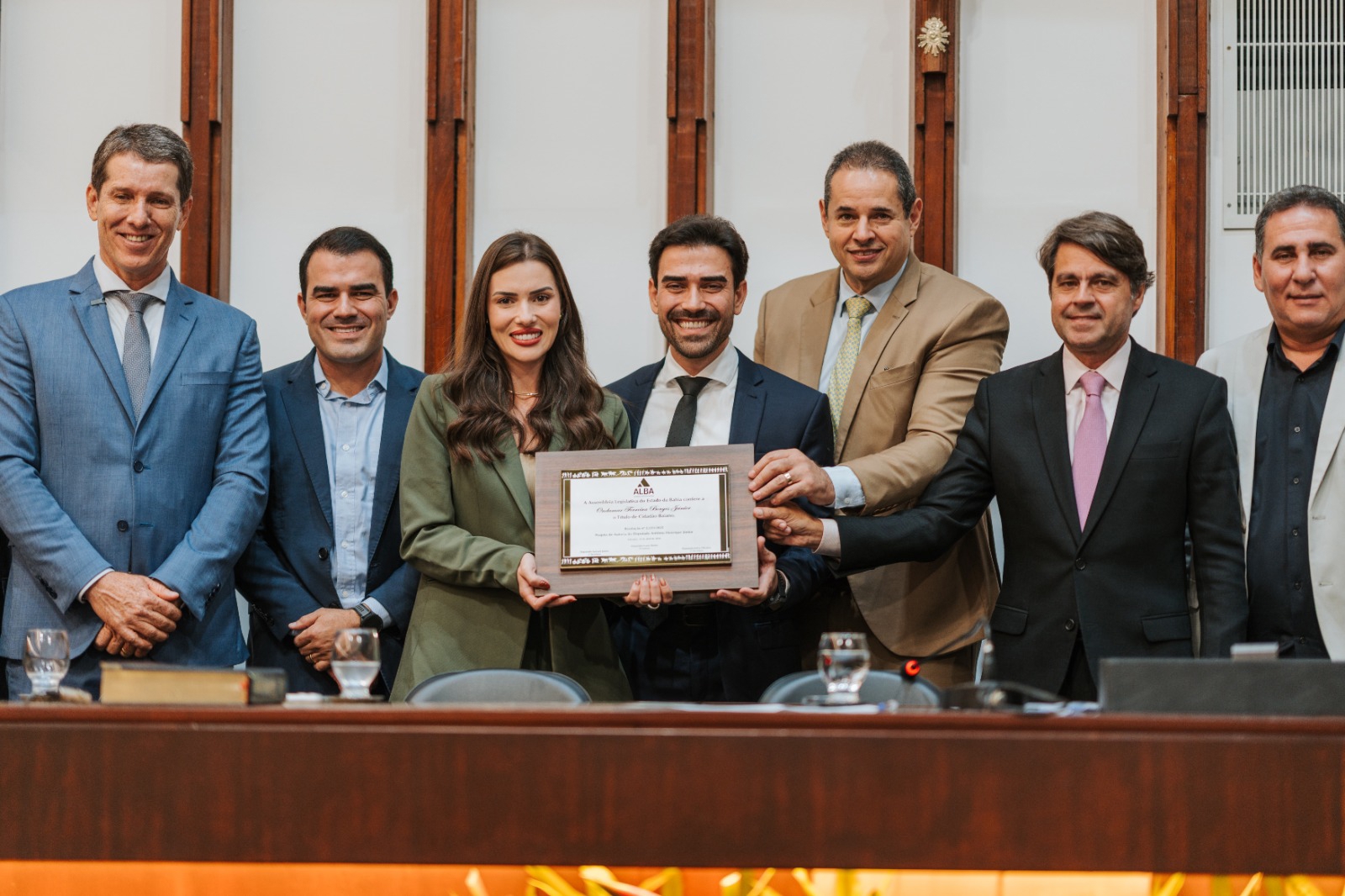 Prefeito Junior Marabá durante evento na Assembleia Legislativa da Bahia falando sobre relação política com Zé Cocá e possível reaproximação com ACM Neto